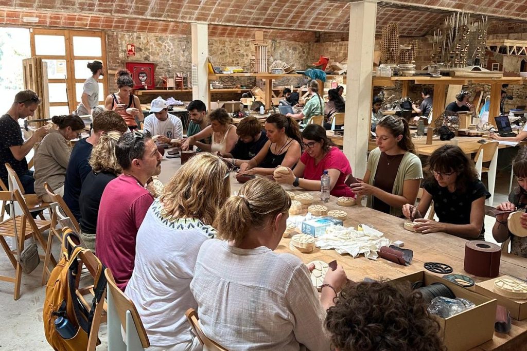 Manufacturing process of the wooden model of the more4nature logo.
